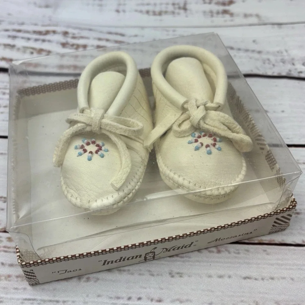 Vintage Deer skin beaded baby moccasins Taos Native American Indian Made Sz 0 NB